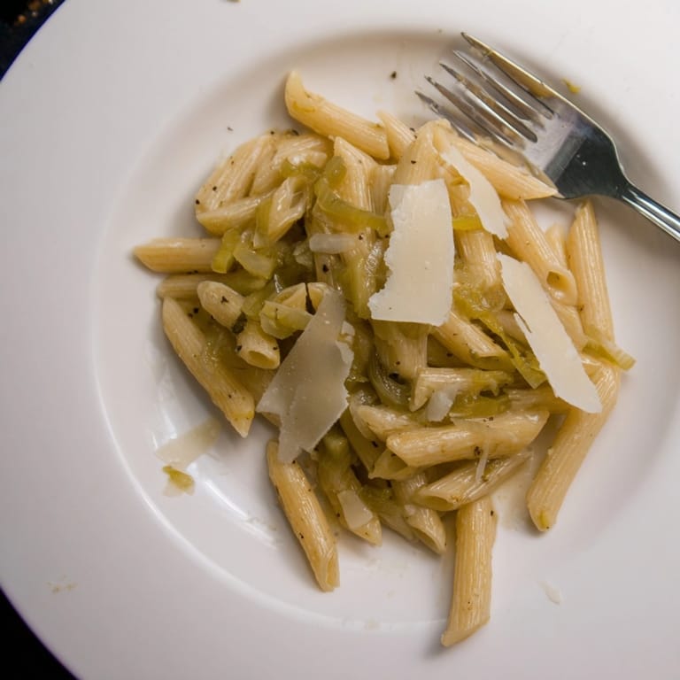 Imagine this creamy Lemon Basil Pickle Pasta: tangy, cheesy, and dotted with fragrant basil.